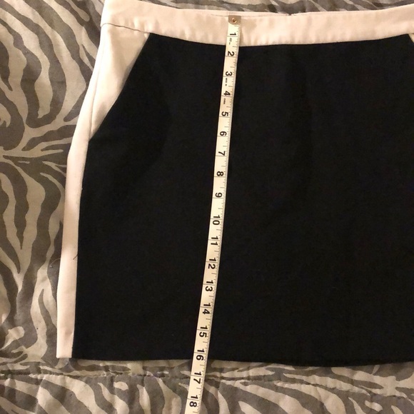 🌟Banana Republic Black & White Skirt🌟 - Picture 6 of 6